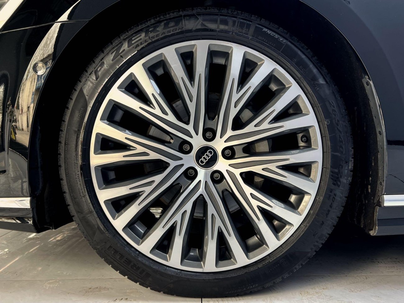 Audi A8L 50 TFSI 2023