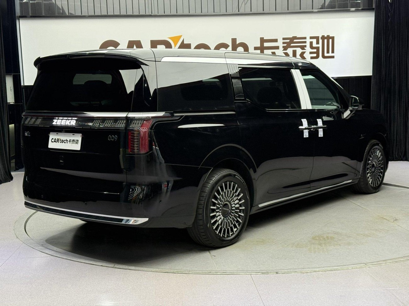 Zeekr 009 2025