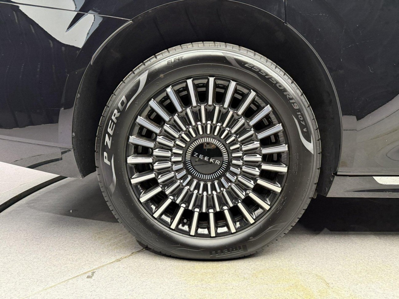 Zeekr 009 2025