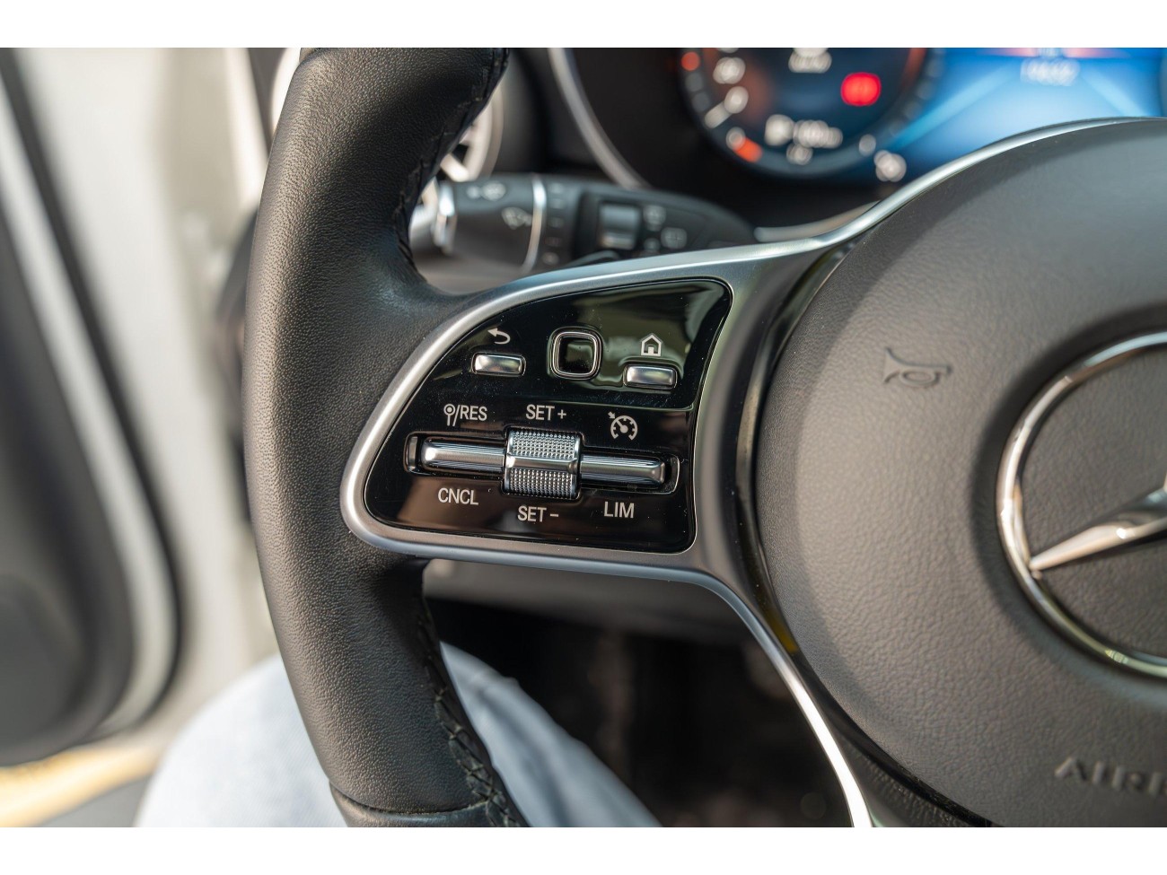 Mercedes-Benz GLC 260 L 2023