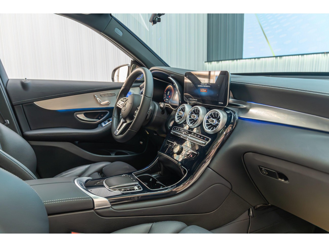 Mercedes-Benz GLC 260 L 2023