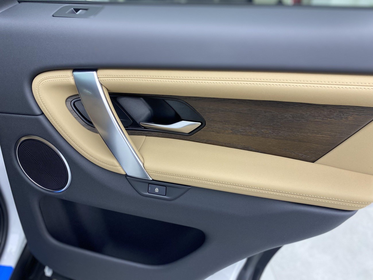 Land Rover Discovery Sport 2024