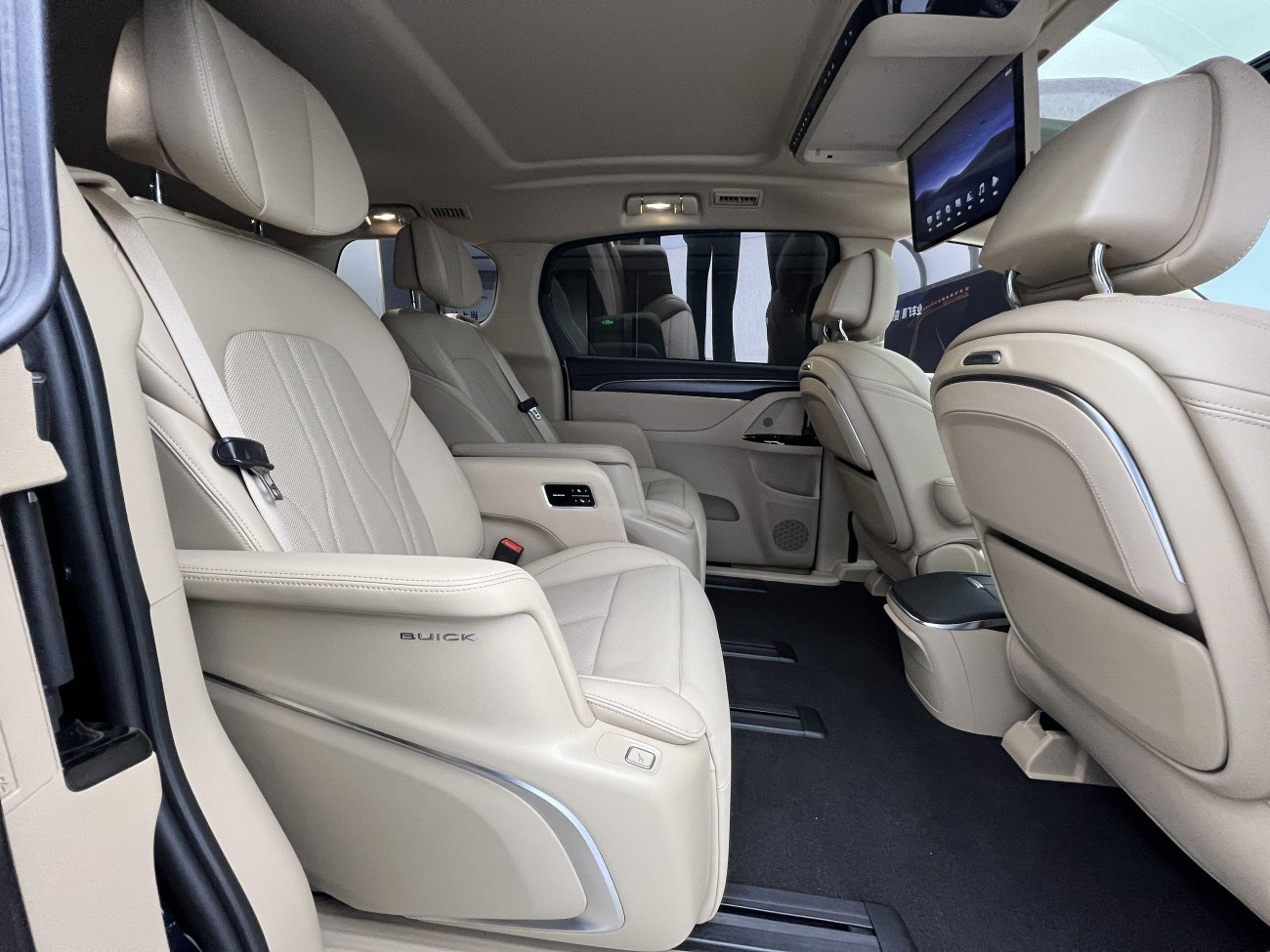 Buick GL8 2025