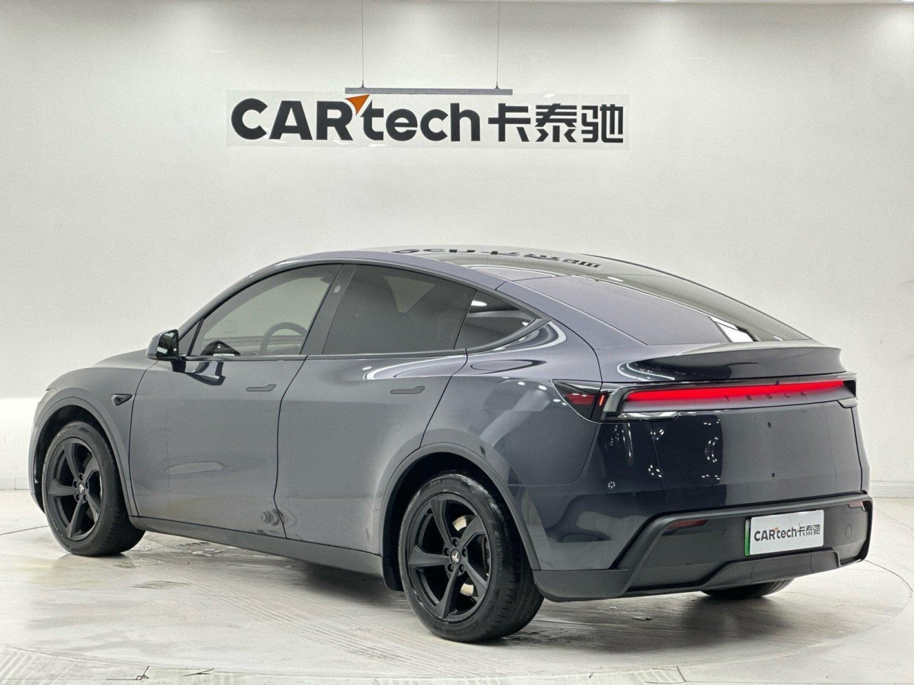 Tesla Model Y 2025