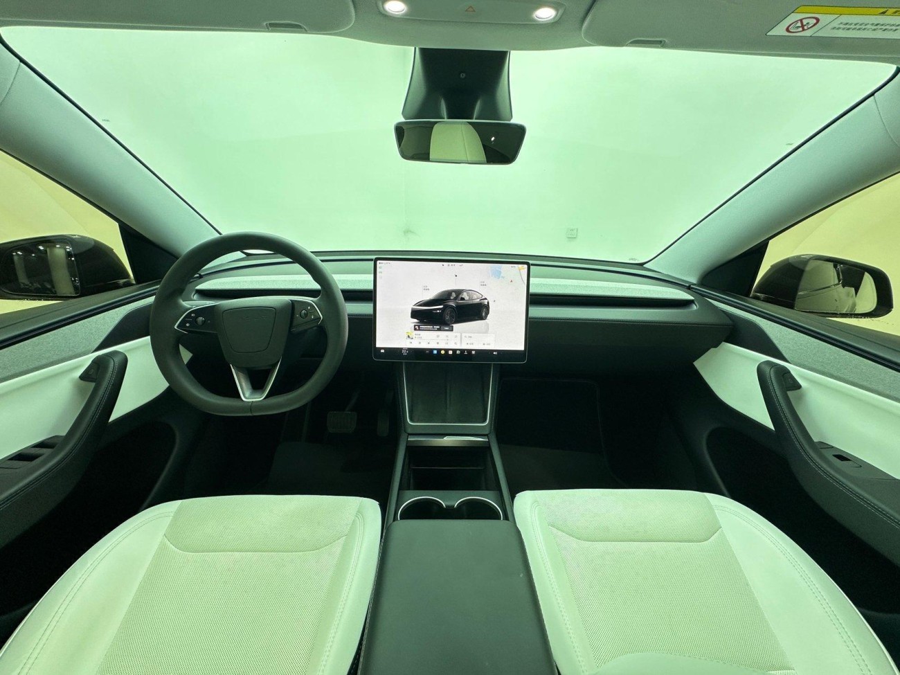 Tesla Model Y 2025