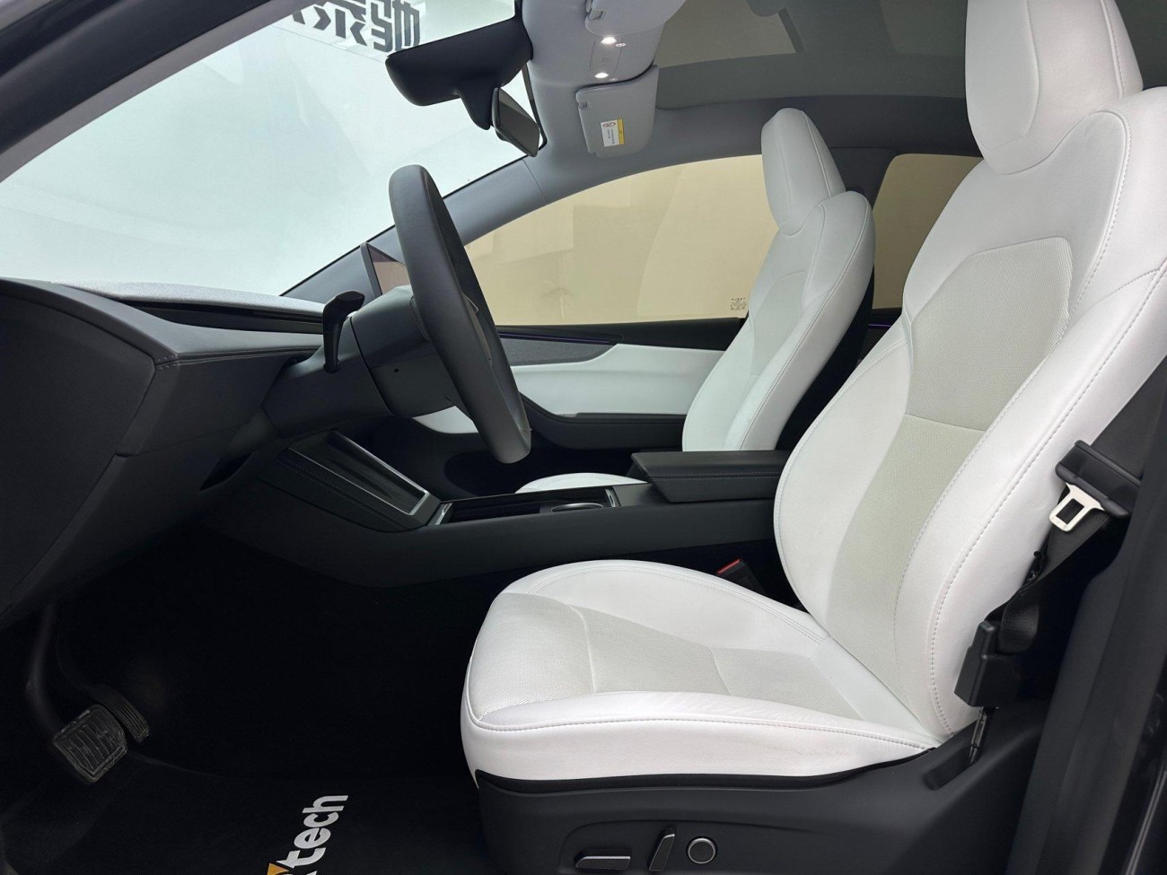 Tesla Model Y 2025