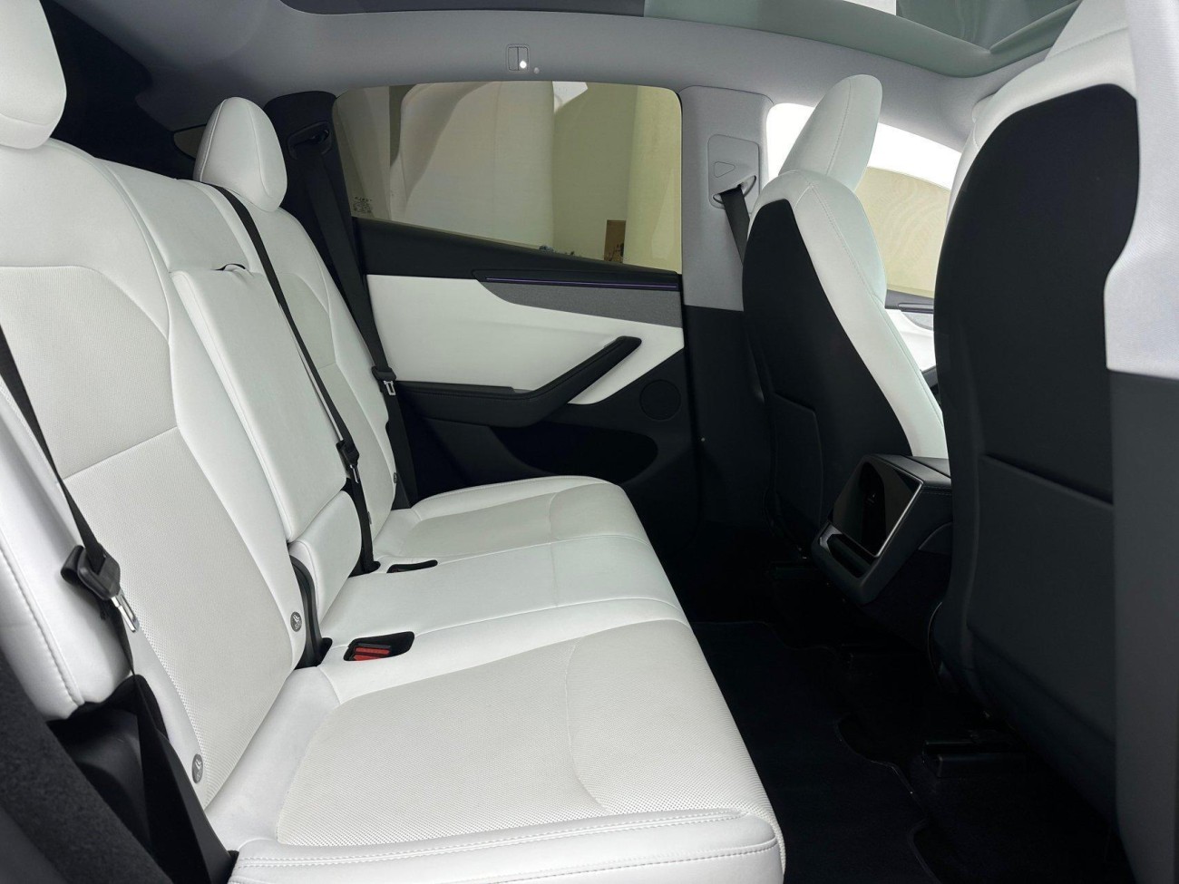 Tesla Model Y 2025