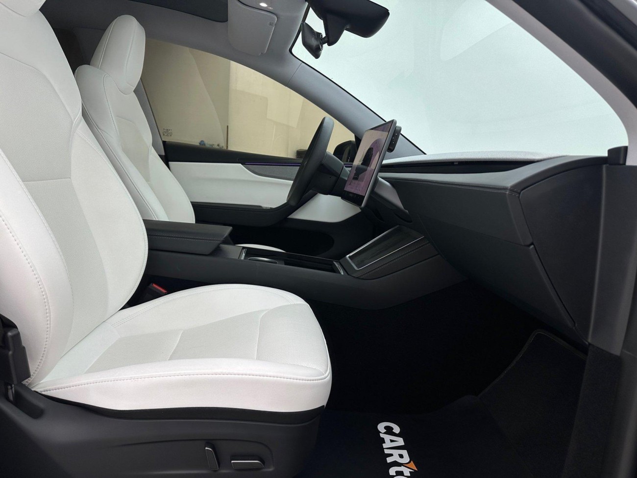 Tesla Model Y 2025