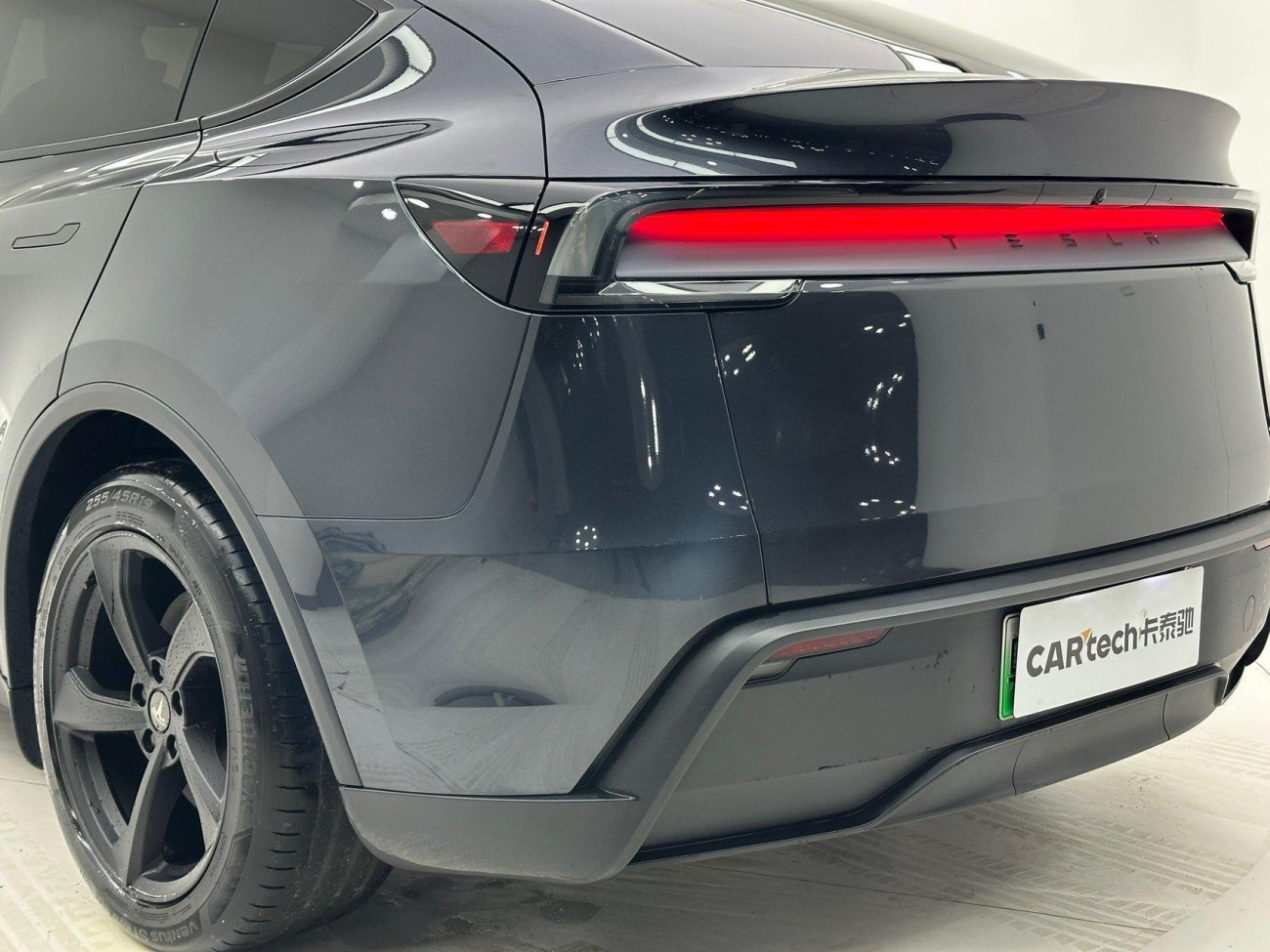 Tesla Model Y 2025