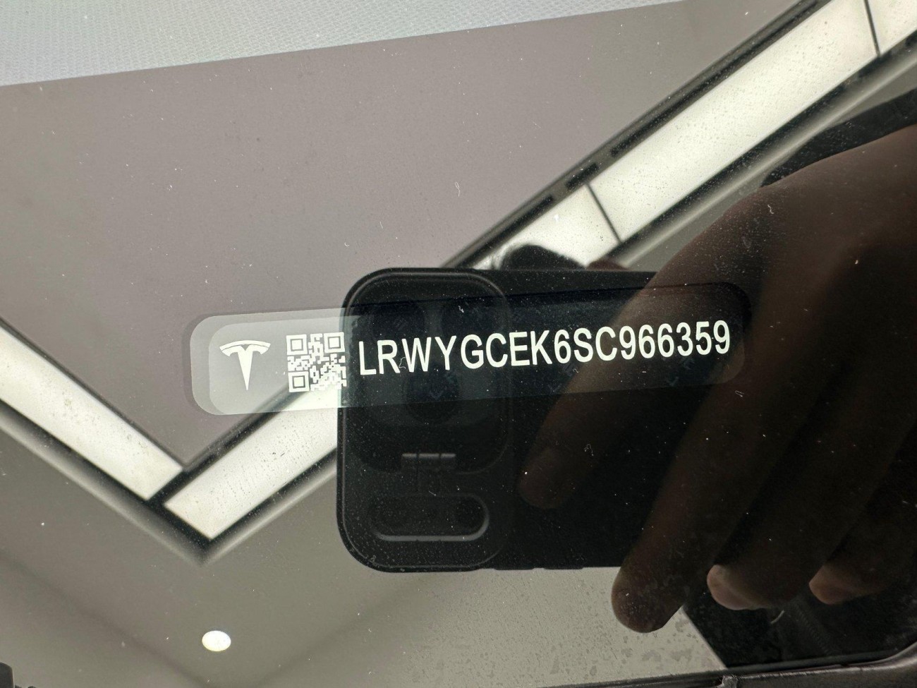 Tesla Model Y 2025
