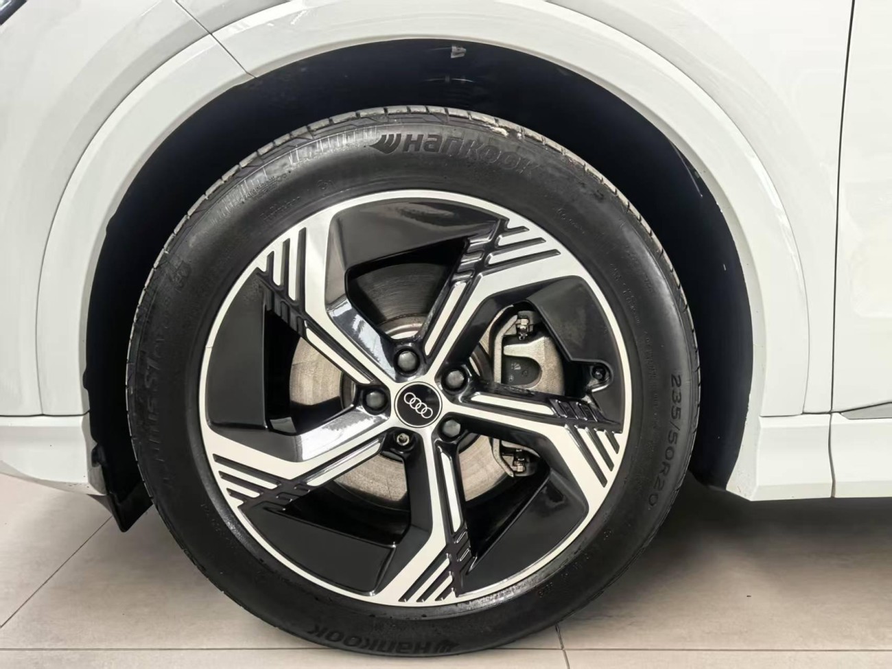 Audi Q4 e-tron 2024
