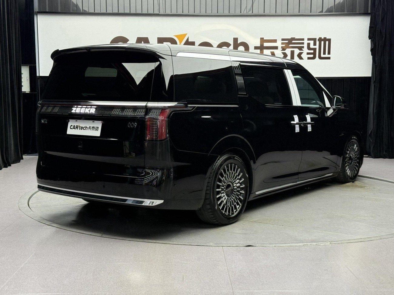 Zeekr 009 2025
