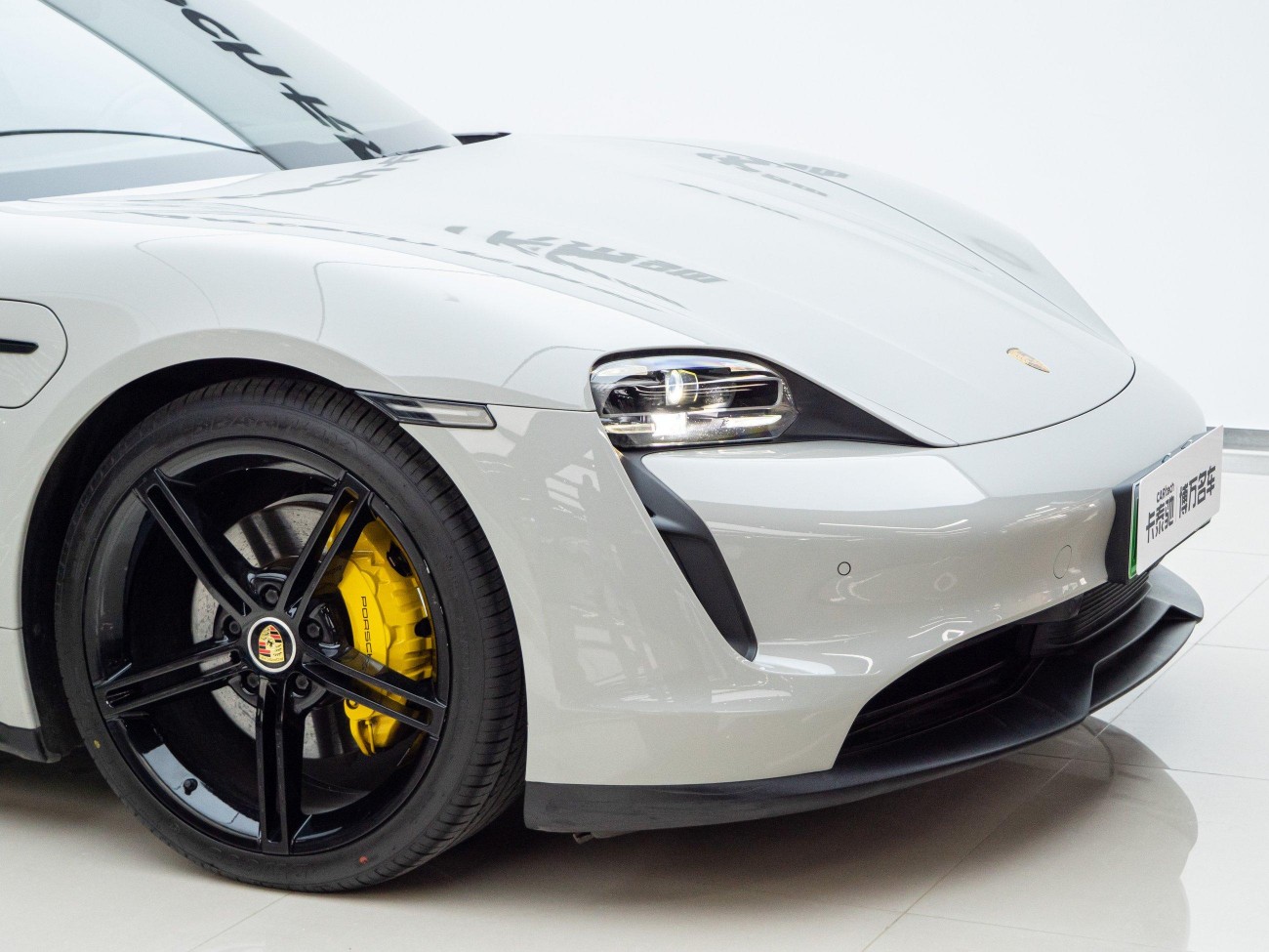 Porsche Taycan 2022