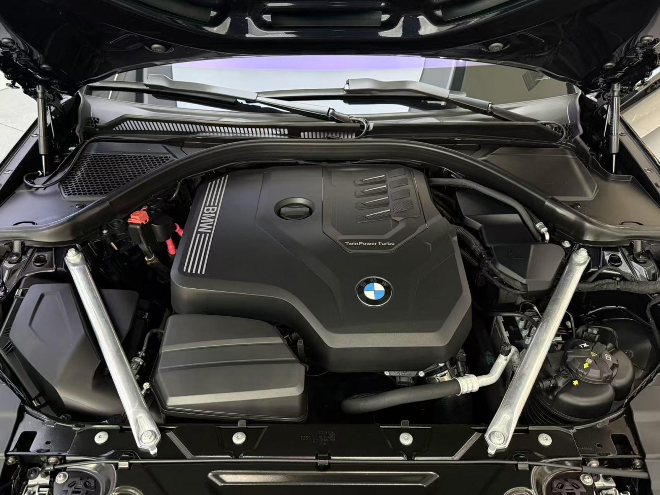 BMW 325Li 2025