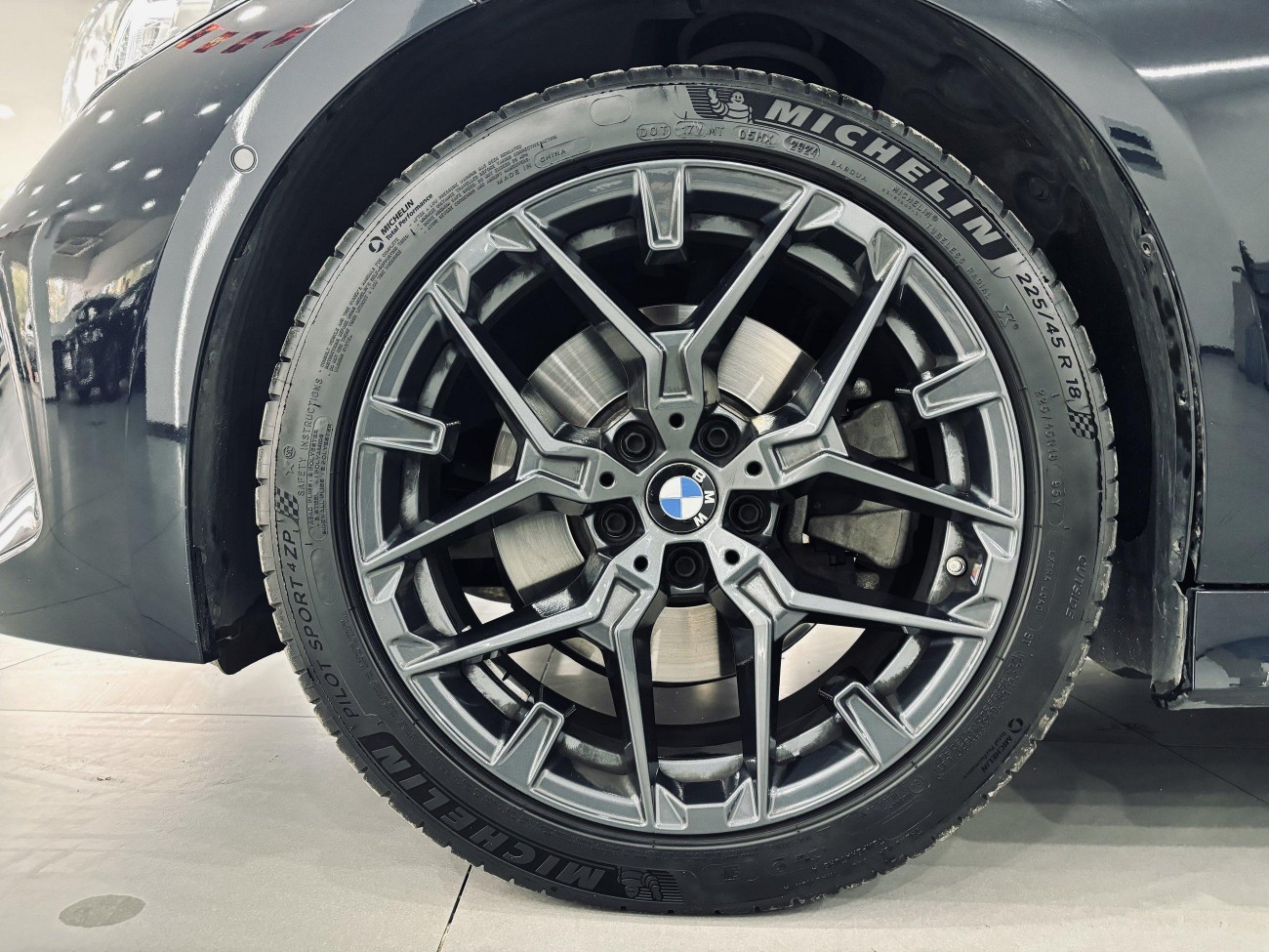 BMW 330Li 2025