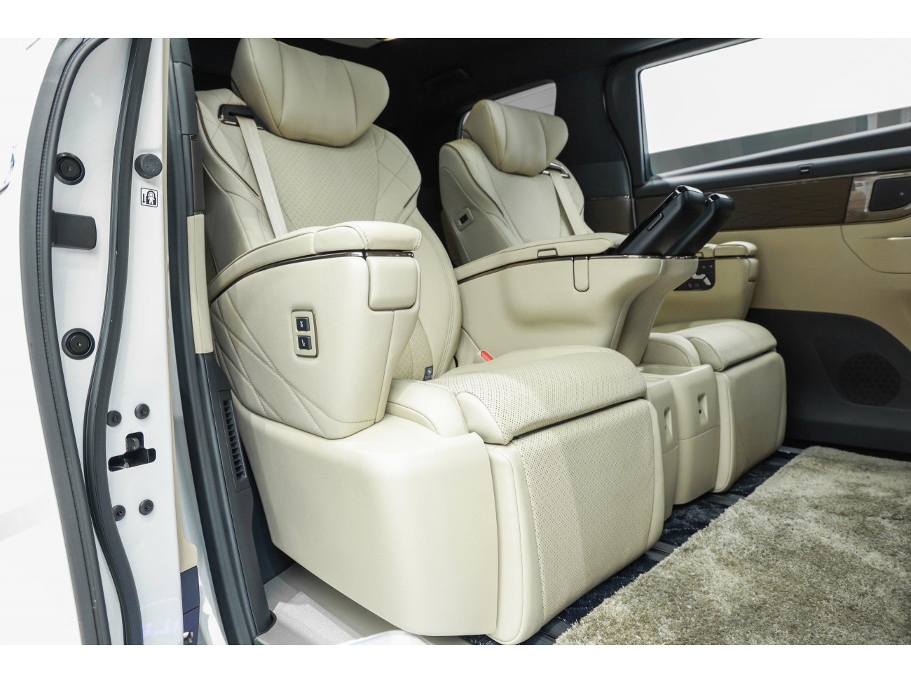 Toyota Alphard 2024
