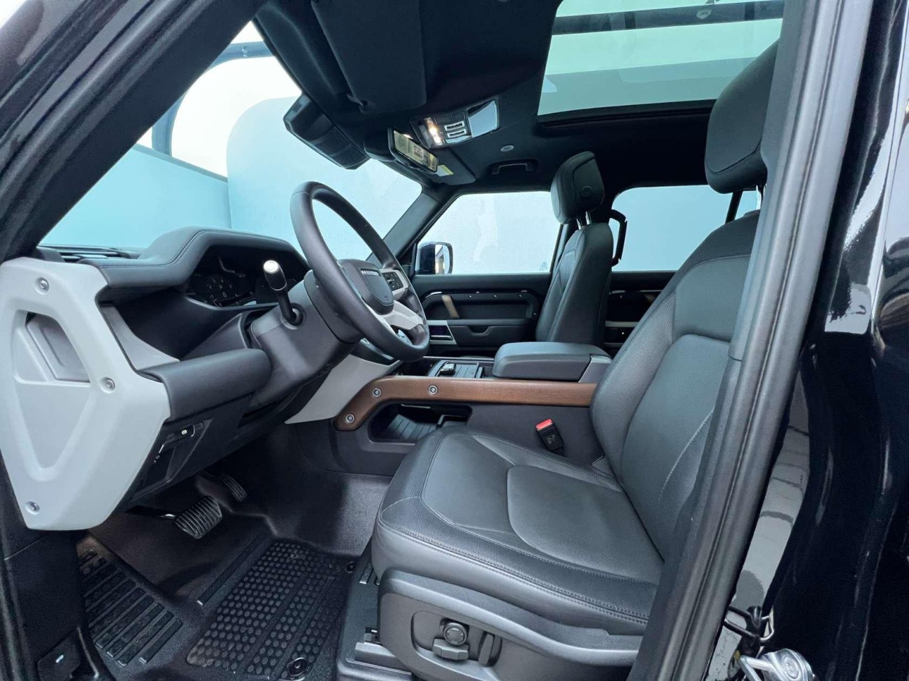 Land Rover Defender 2024