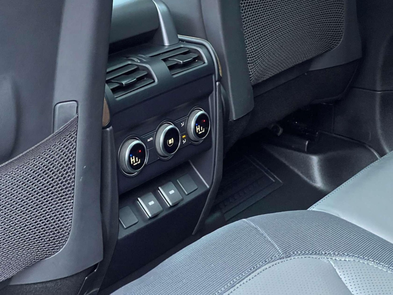 Land Rover Defender 2024