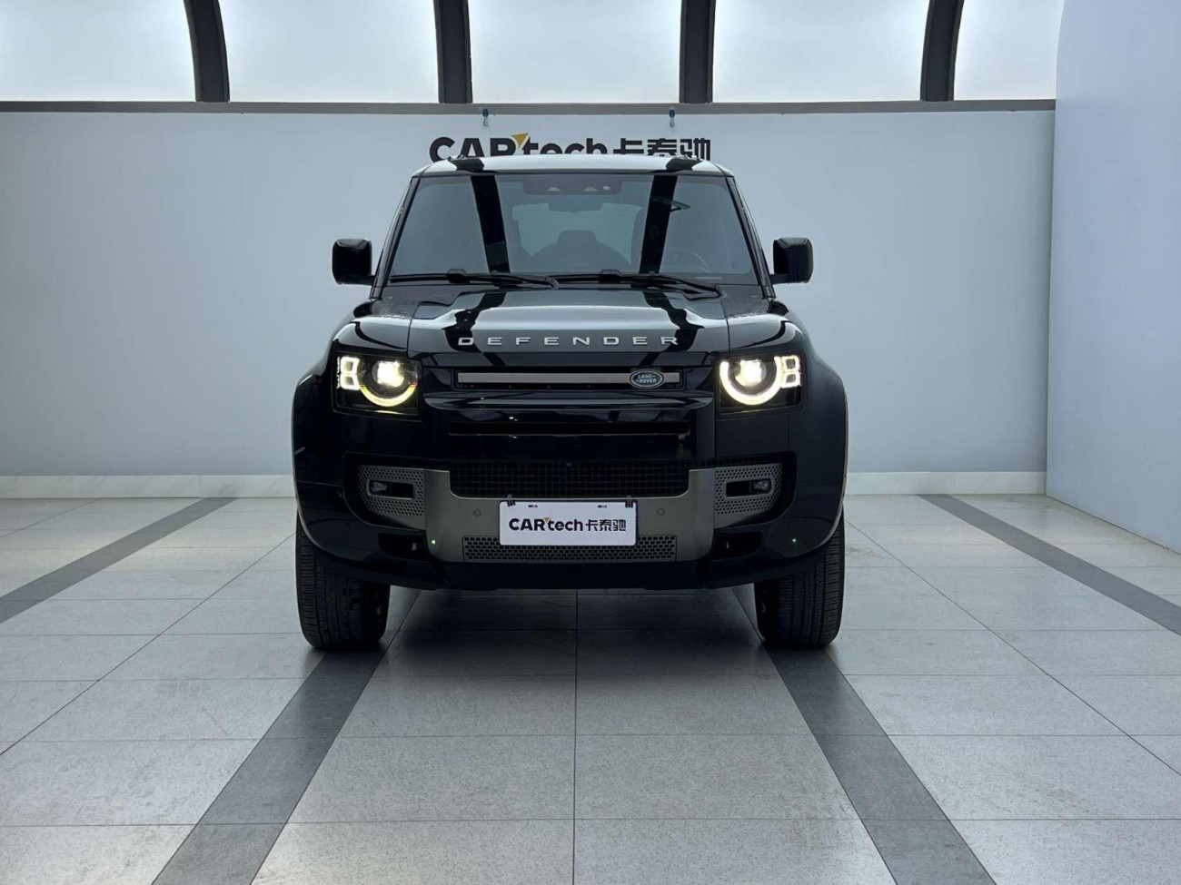 Land Rover Defender 2024