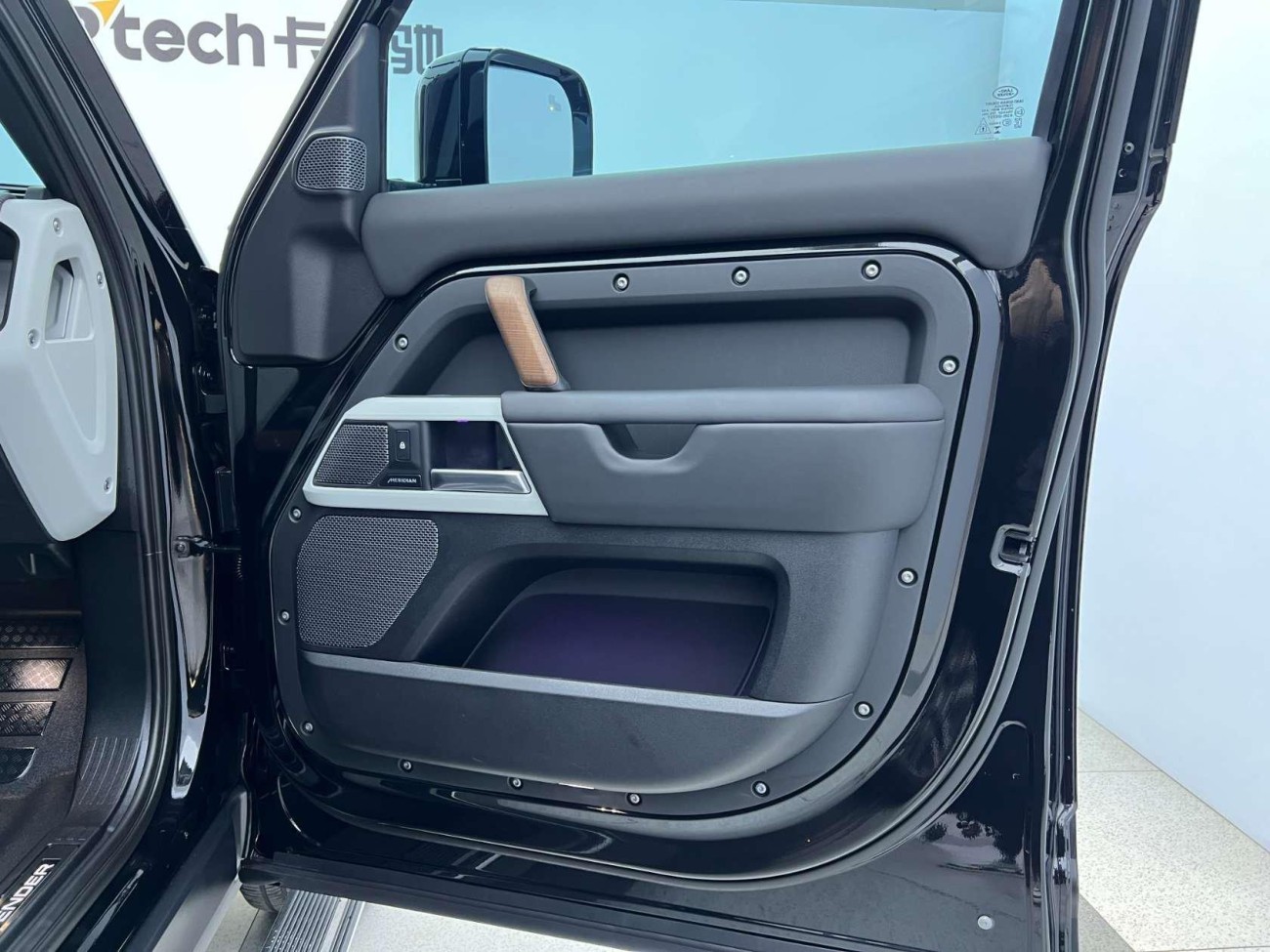 Land Rover Defender 2024