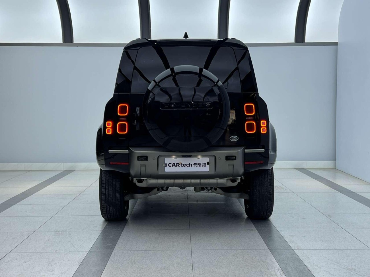 Land Rover Defender 2024