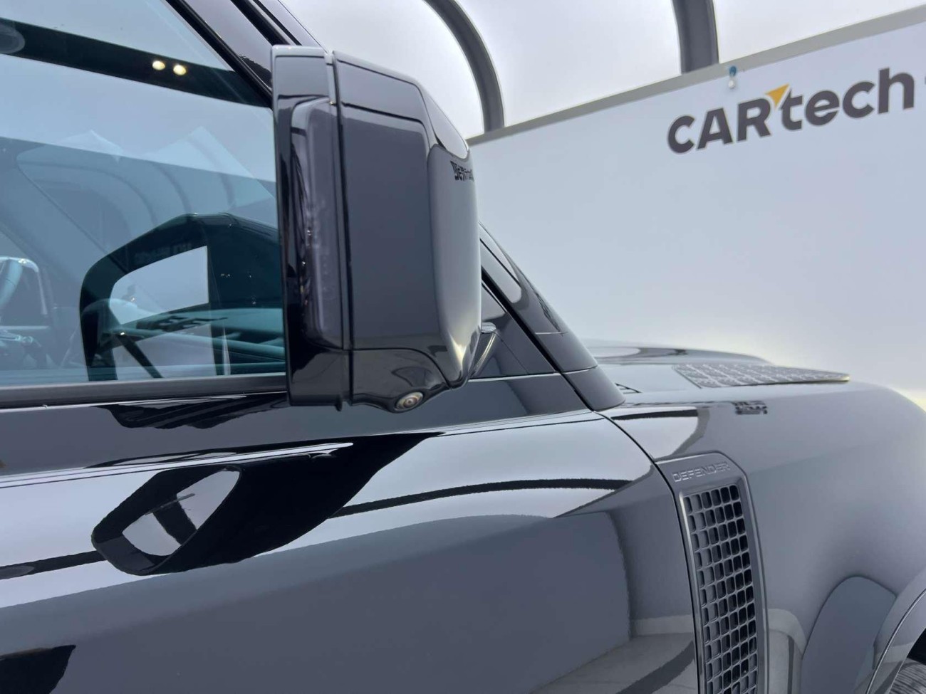 Land Rover Defender 2024