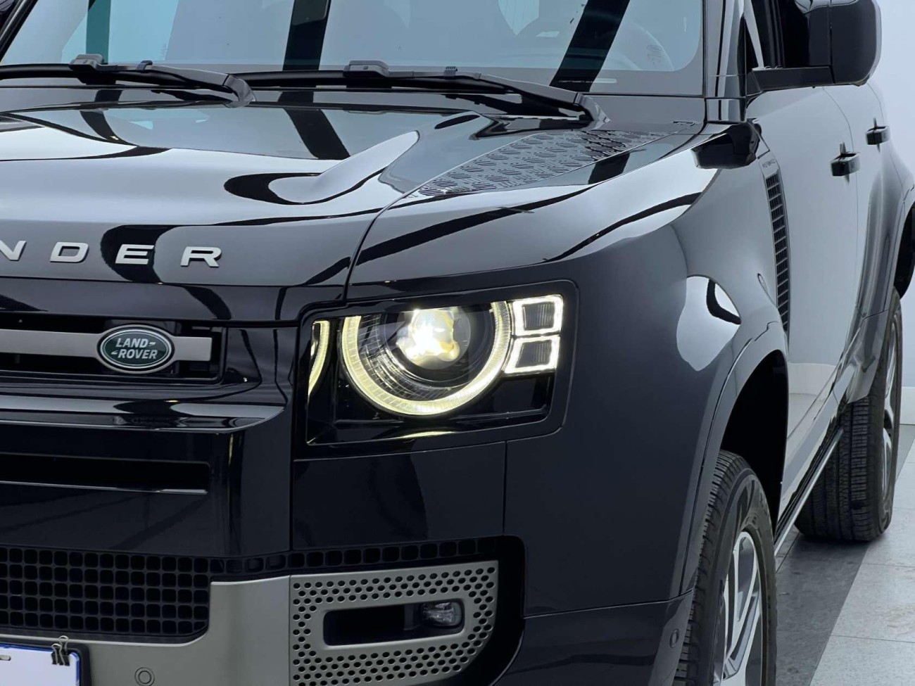 Land Rover Defender 2024