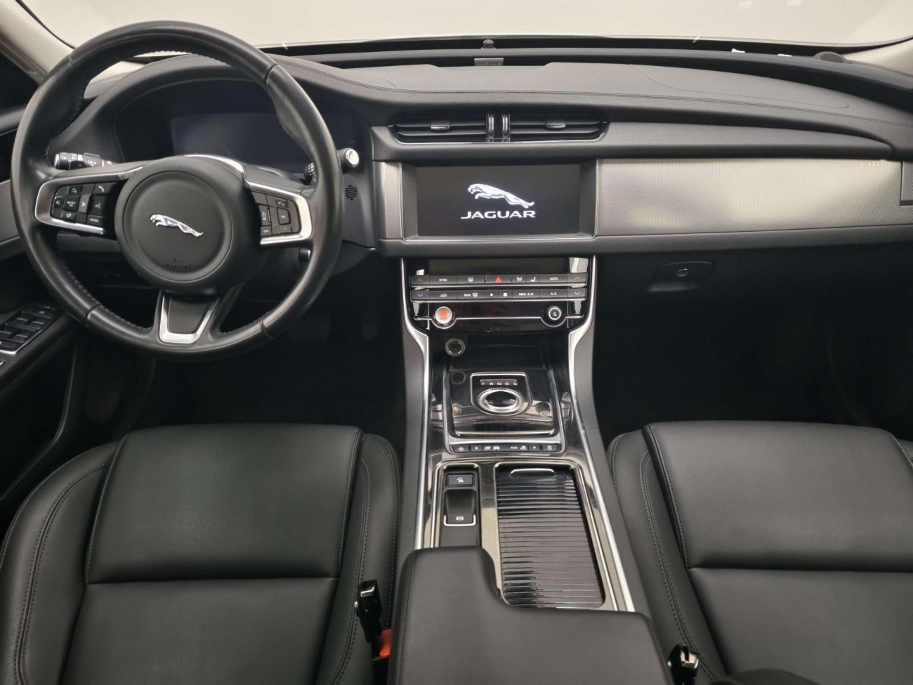 Jaguar XFL 2020