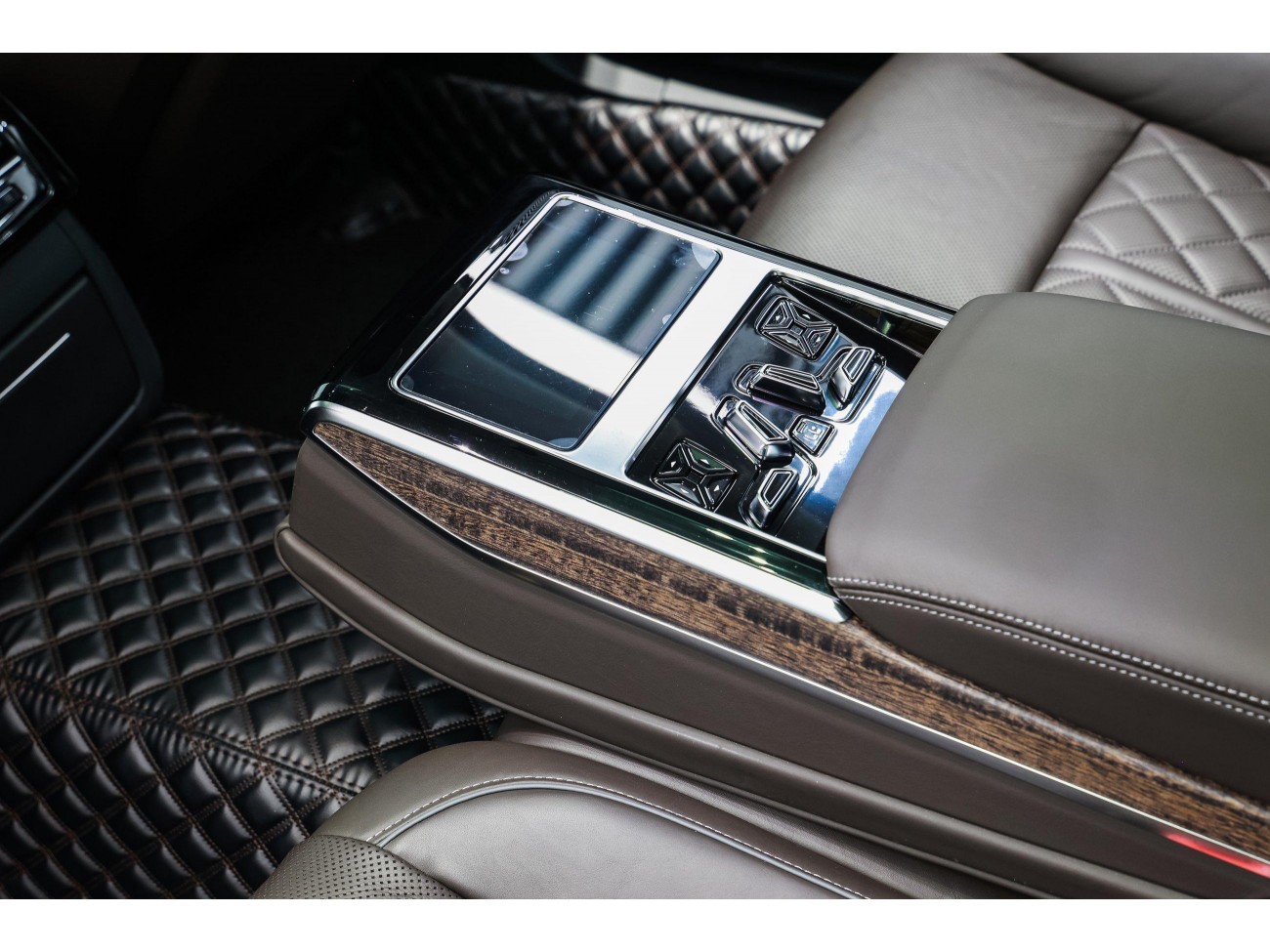 Audi A8L 55 TFSI 2024