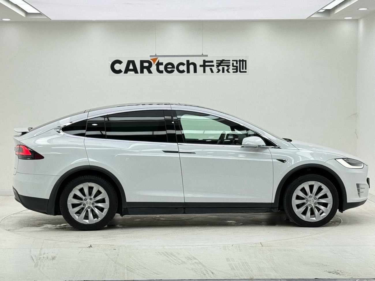 Tesla Model X 2020