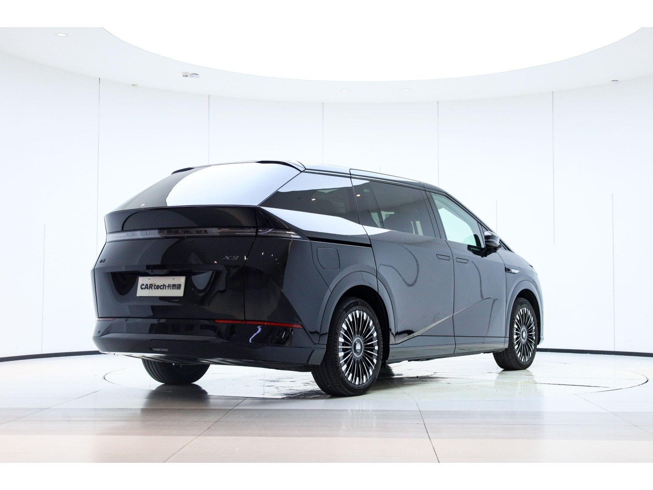 Xpeng X9 2025