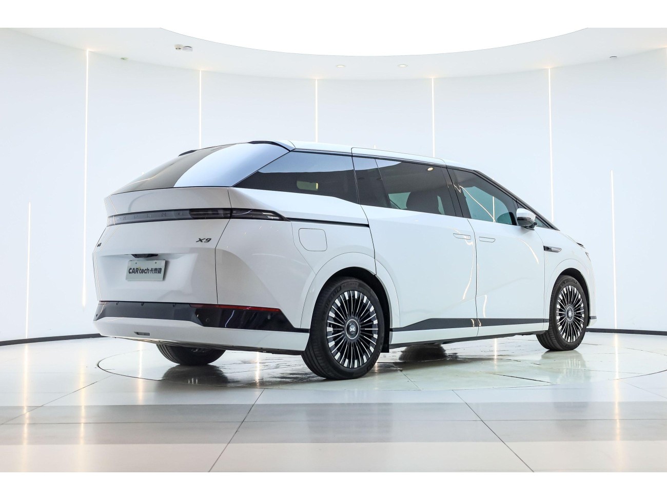 Xpeng X9 2025