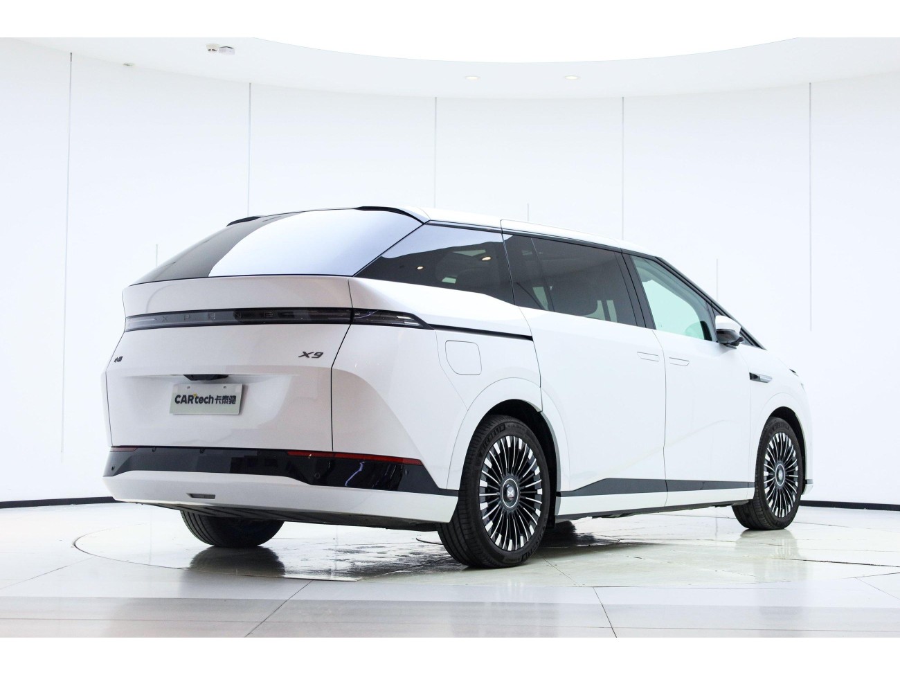 Xpeng X9 2025
