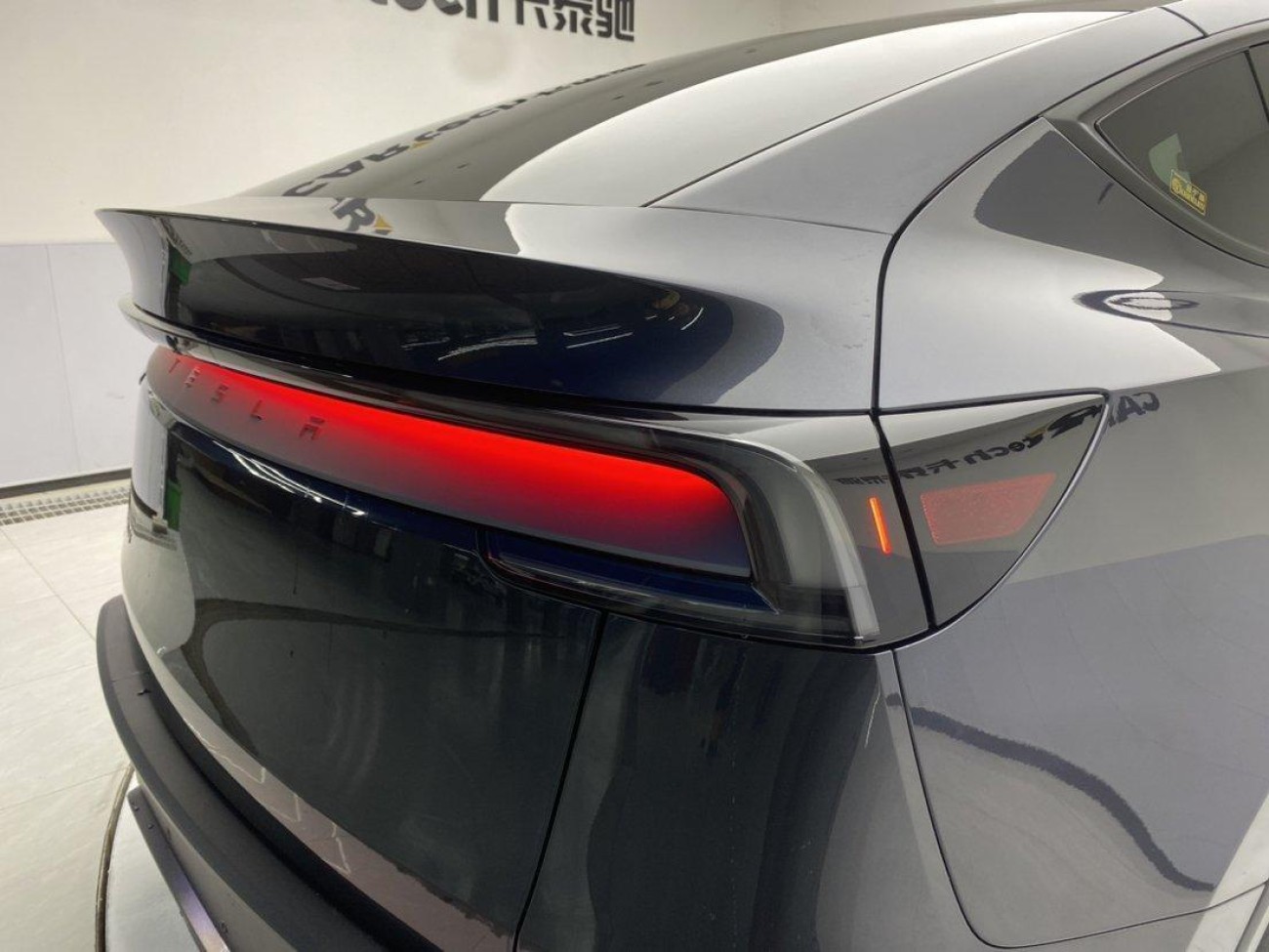 Tesla Model Y 2025