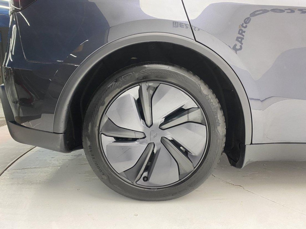 Tesla Model Y 2025