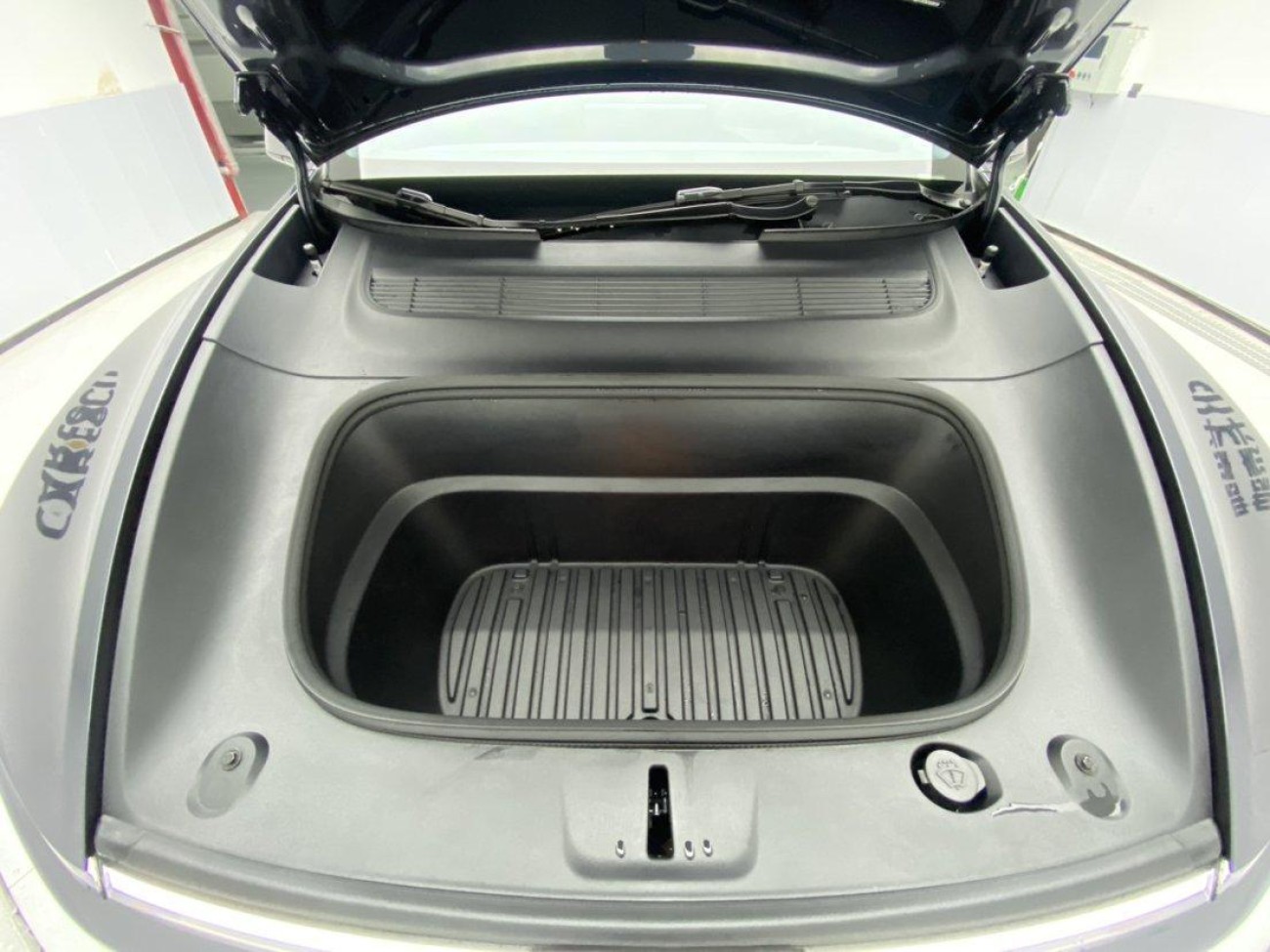 Tesla Model Y 2025
