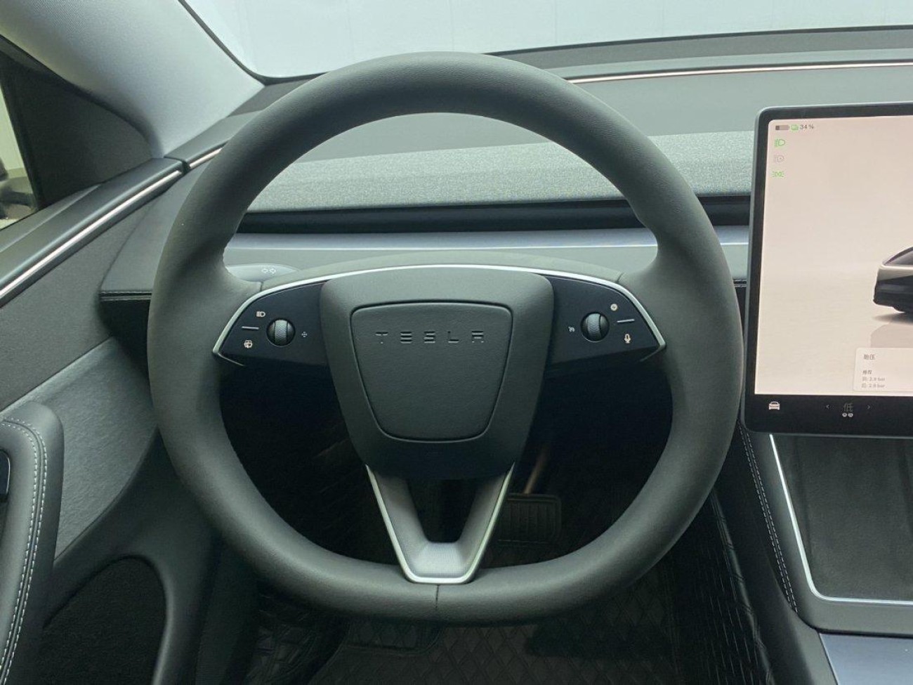 Tesla Model Y 2025