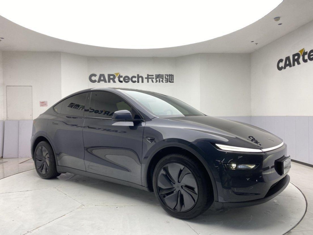 Tesla Model Y 2025