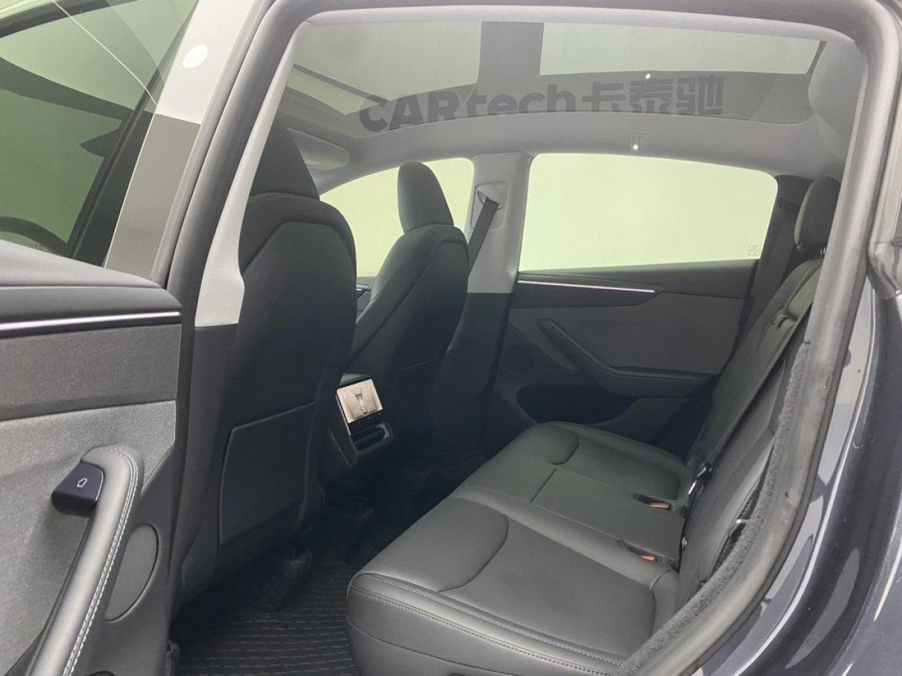 Tesla Model Y 2025