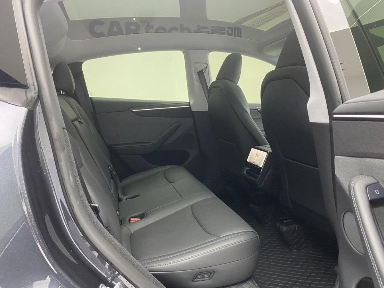 Tesla Model Y 2025