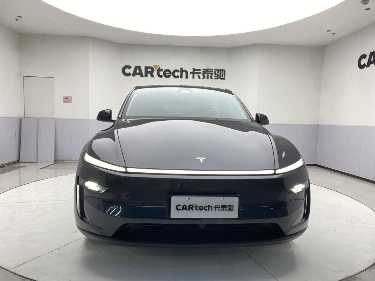 Tesla Model Y 2025