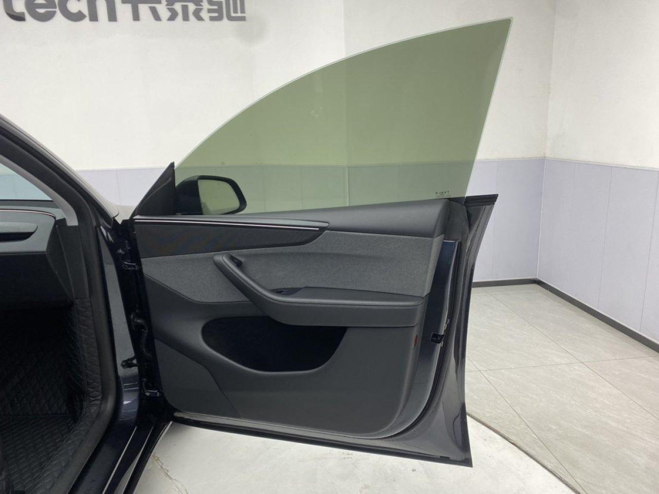 Tesla Model Y 2025