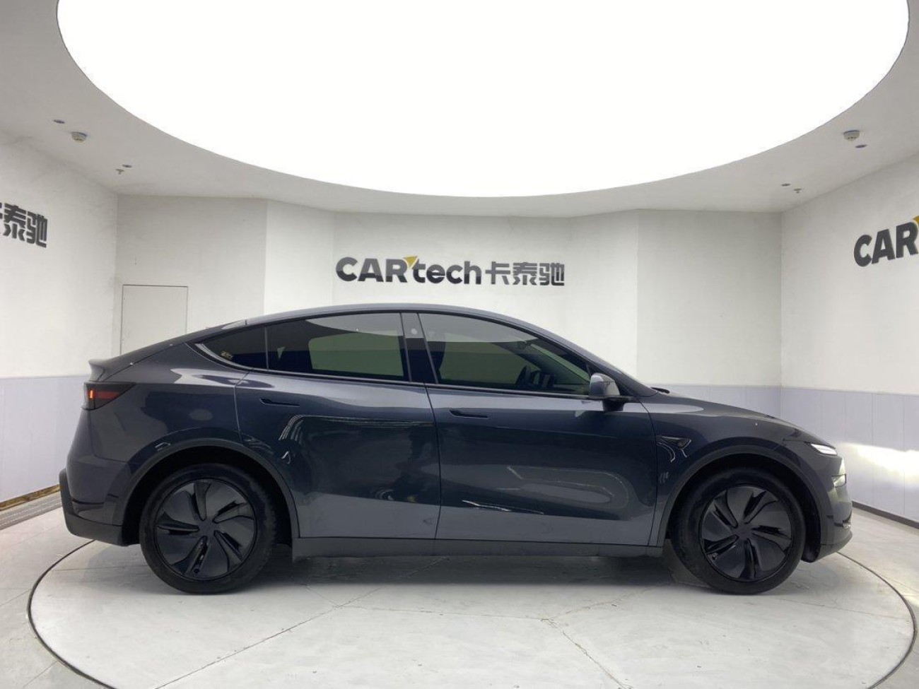 Tesla Model Y 2025