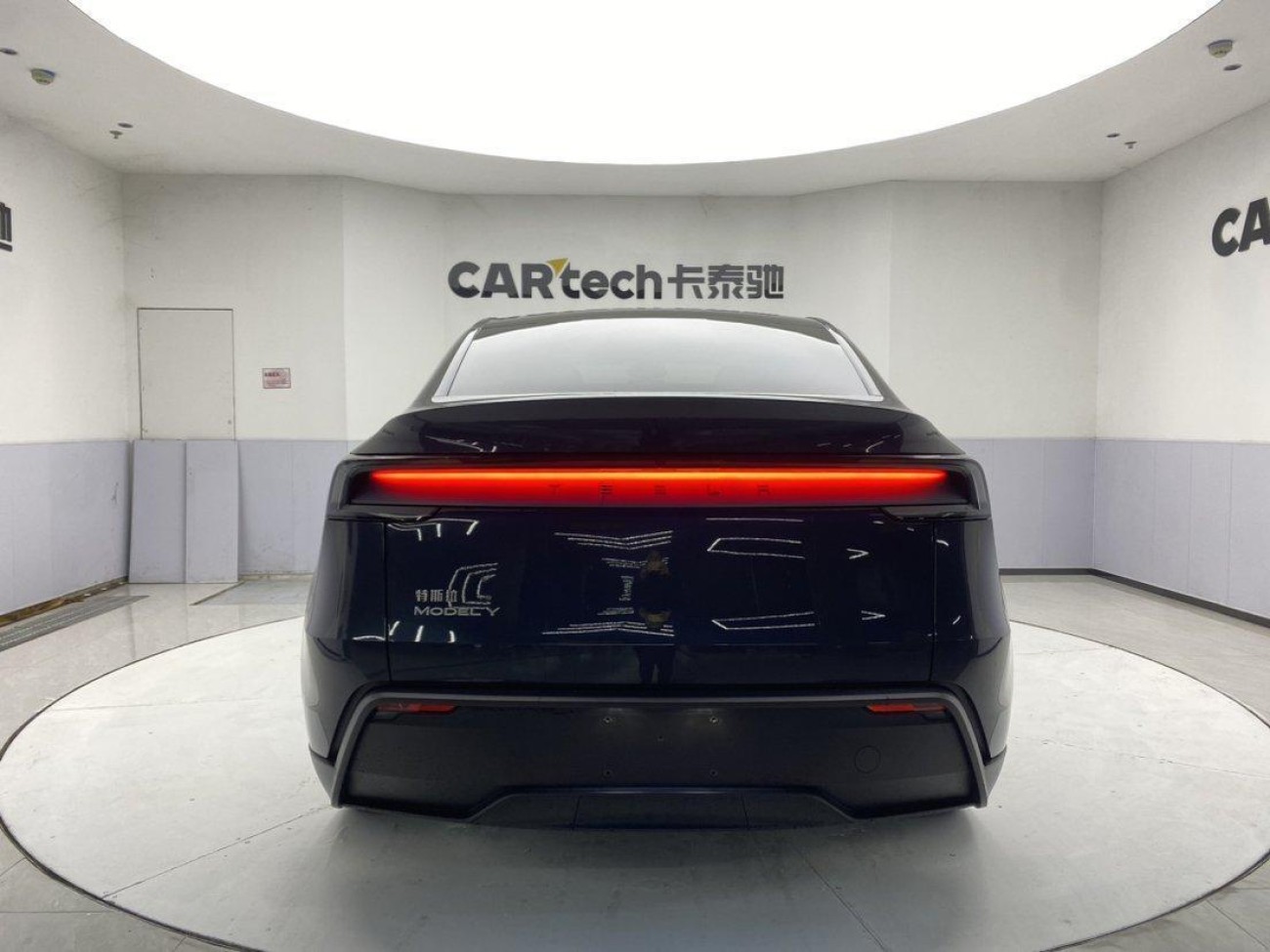 Tesla Model Y 2025