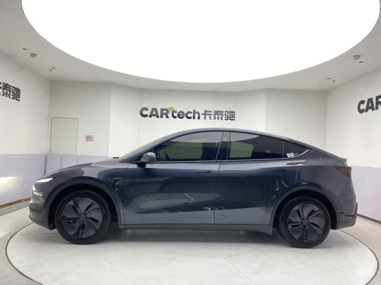Tesla Model Y 2025