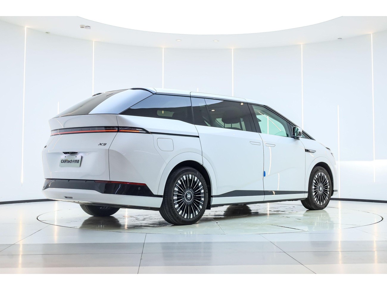 Xpeng X9 2025