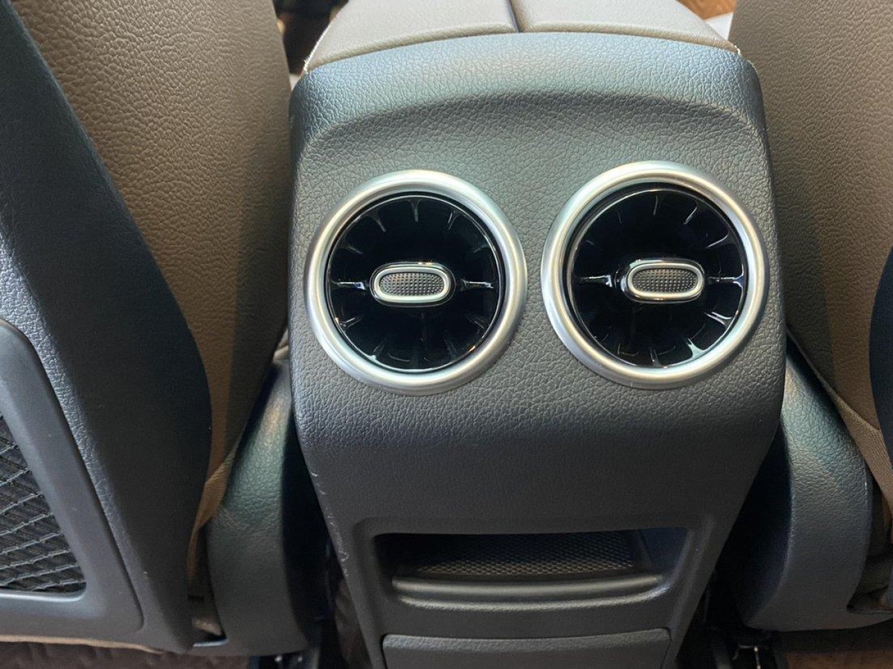 Mercedes-Benz GLB 2023
