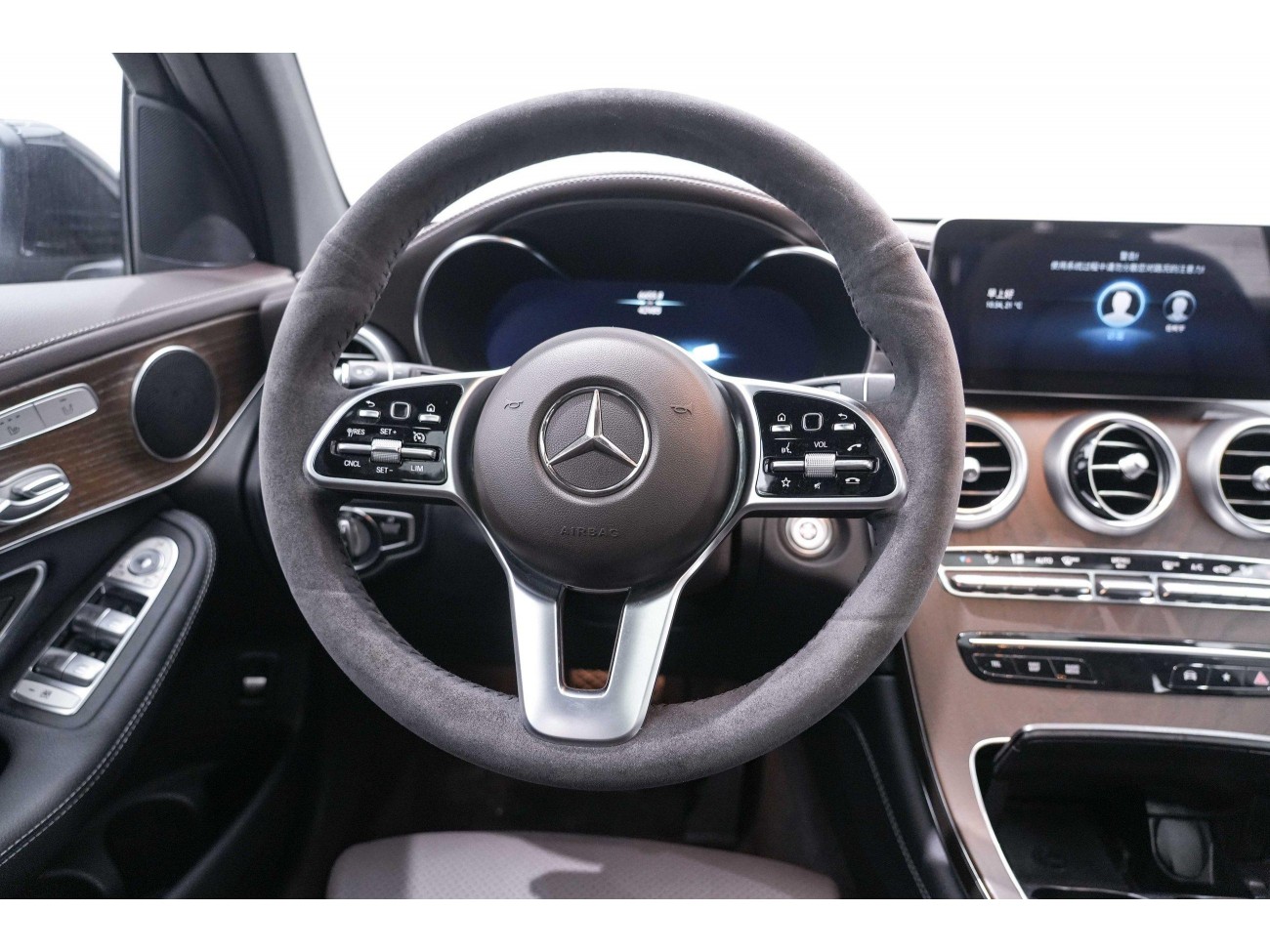 Mercedes-Benz GLC 260 L 2022