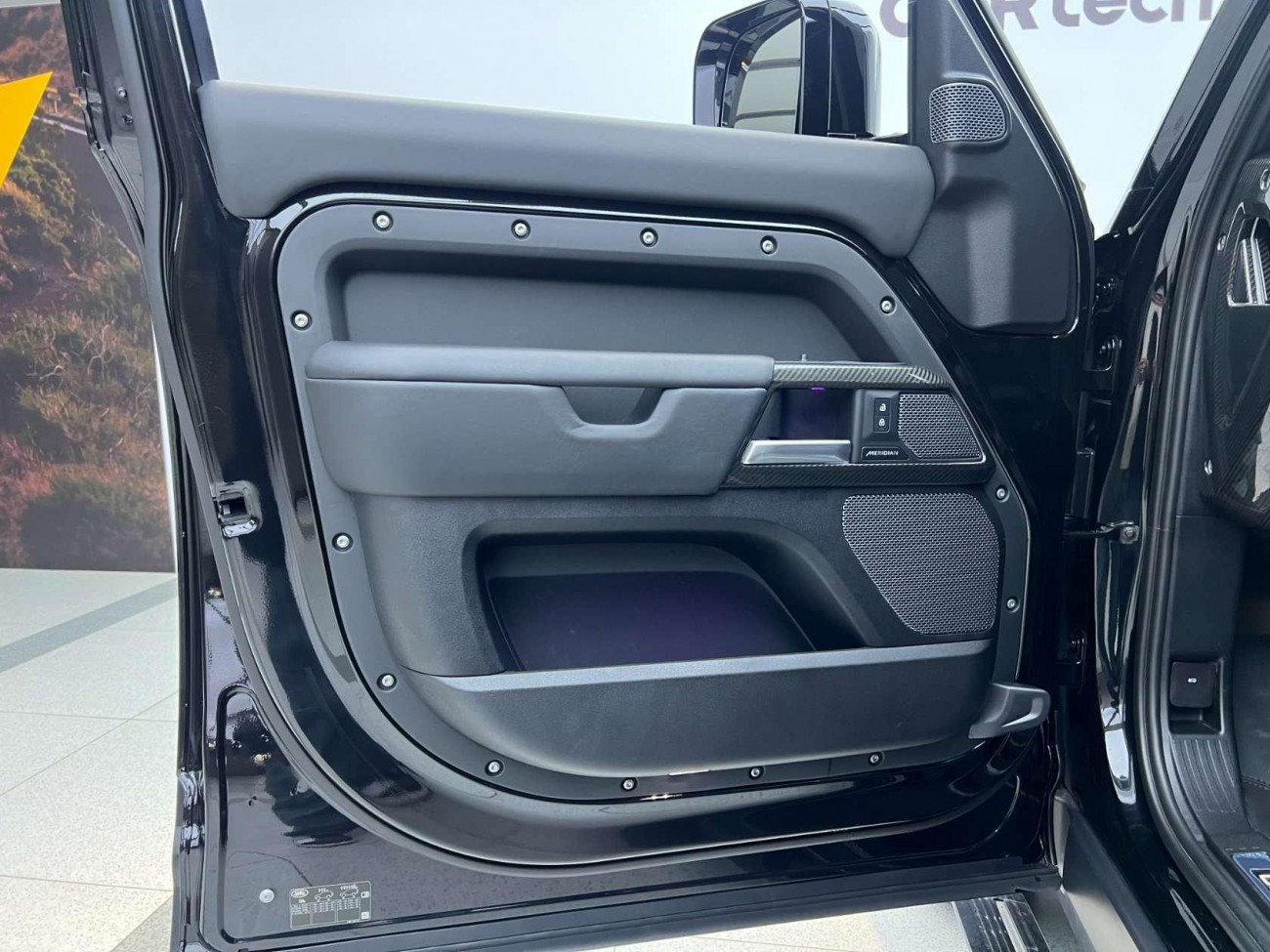 Land Rover Defender 2024