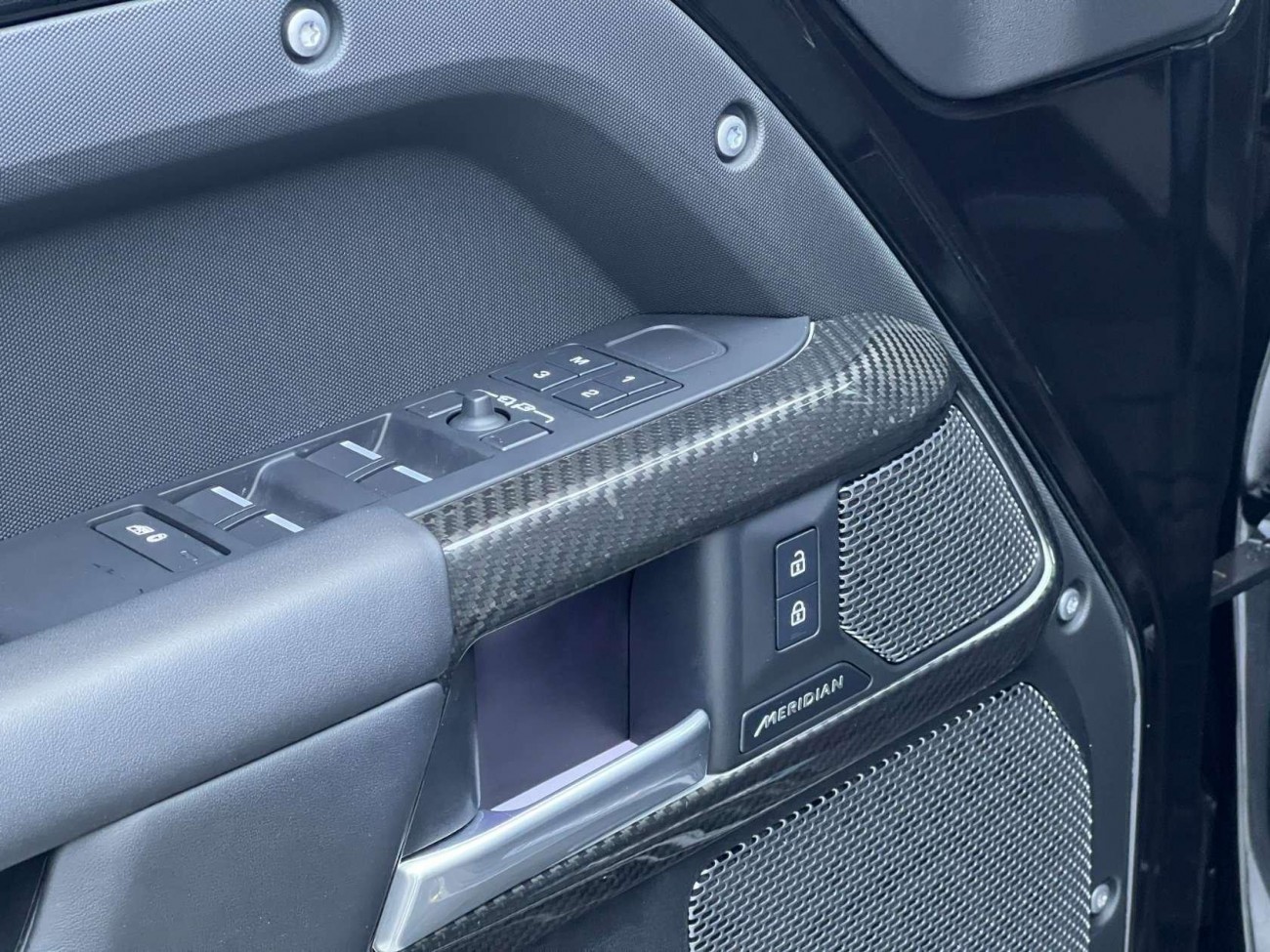 Land Rover Defender 2024